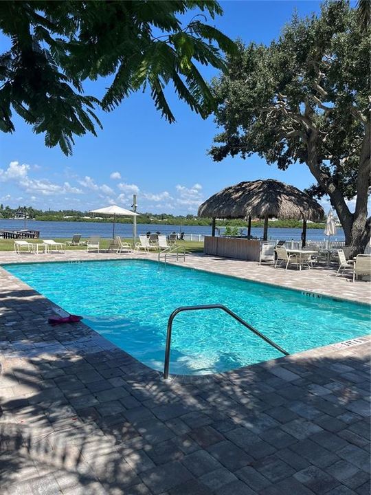 For Sale: $435,000 (2 beds, 1 baths, 754 Square Feet)