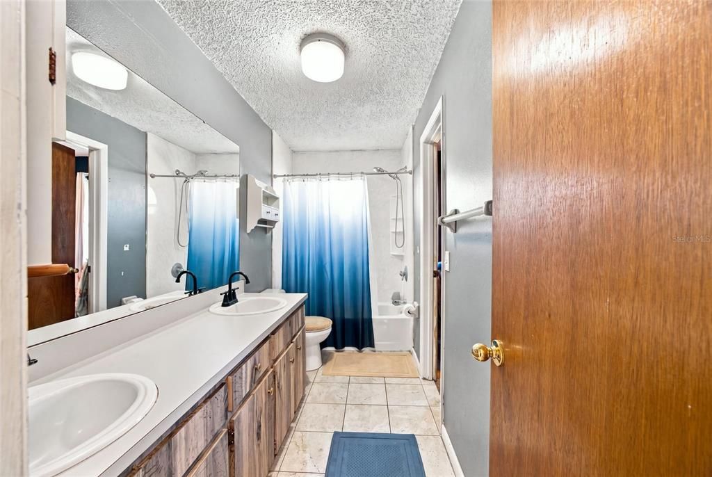 На продажу: $265,000 (3 спален, 1 ванн, 1018 Квадратных фут)