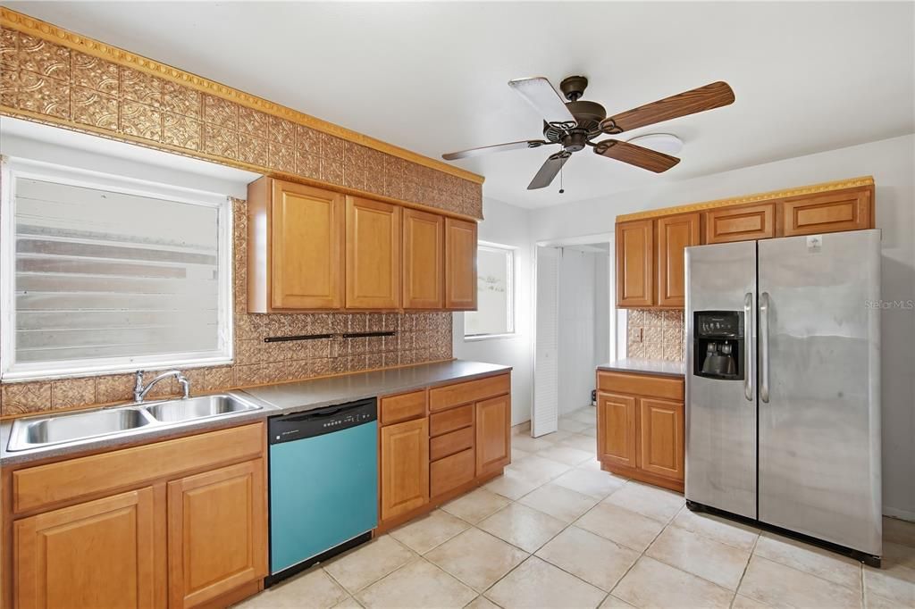 For Rent: $2,199 (3 beds, 1 baths, 1119 Square Feet)