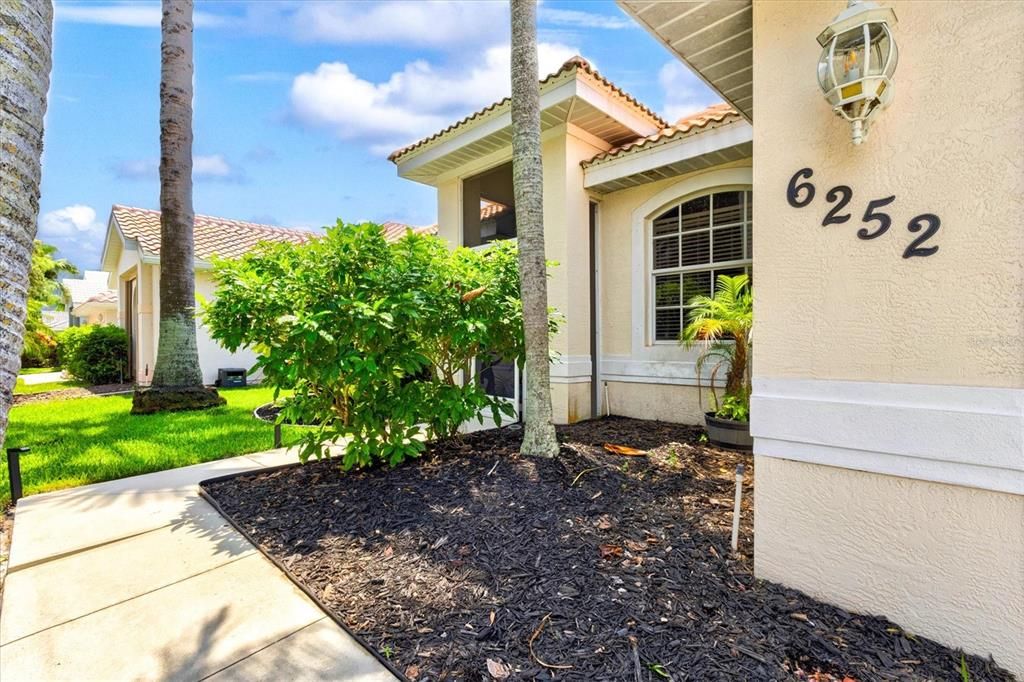 For Sale: $600,000 (4 beds, 2 baths, 2171 Square Feet)
