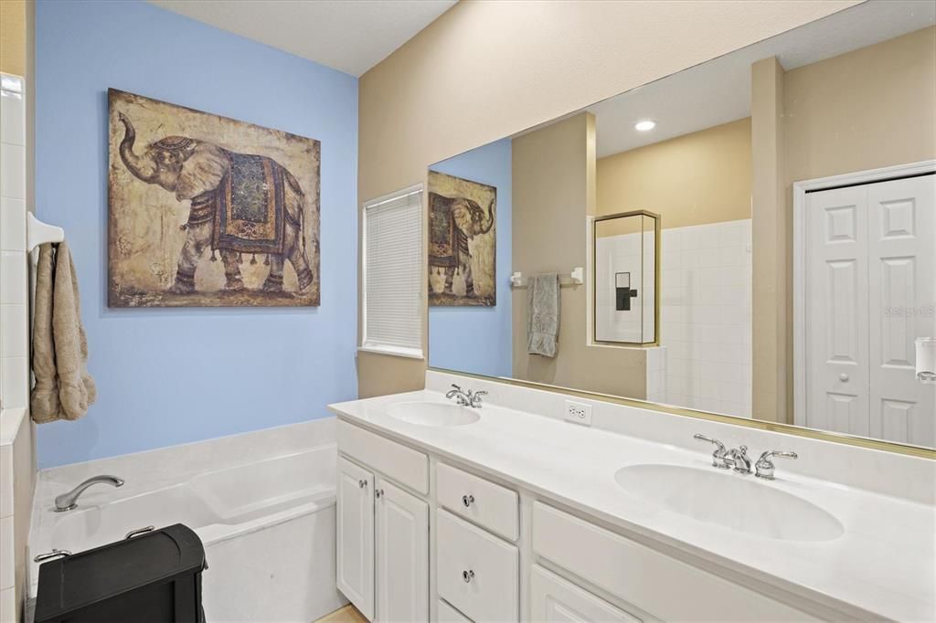 For Sale: $600,000 (4 beds, 2 baths, 2171 Square Feet)