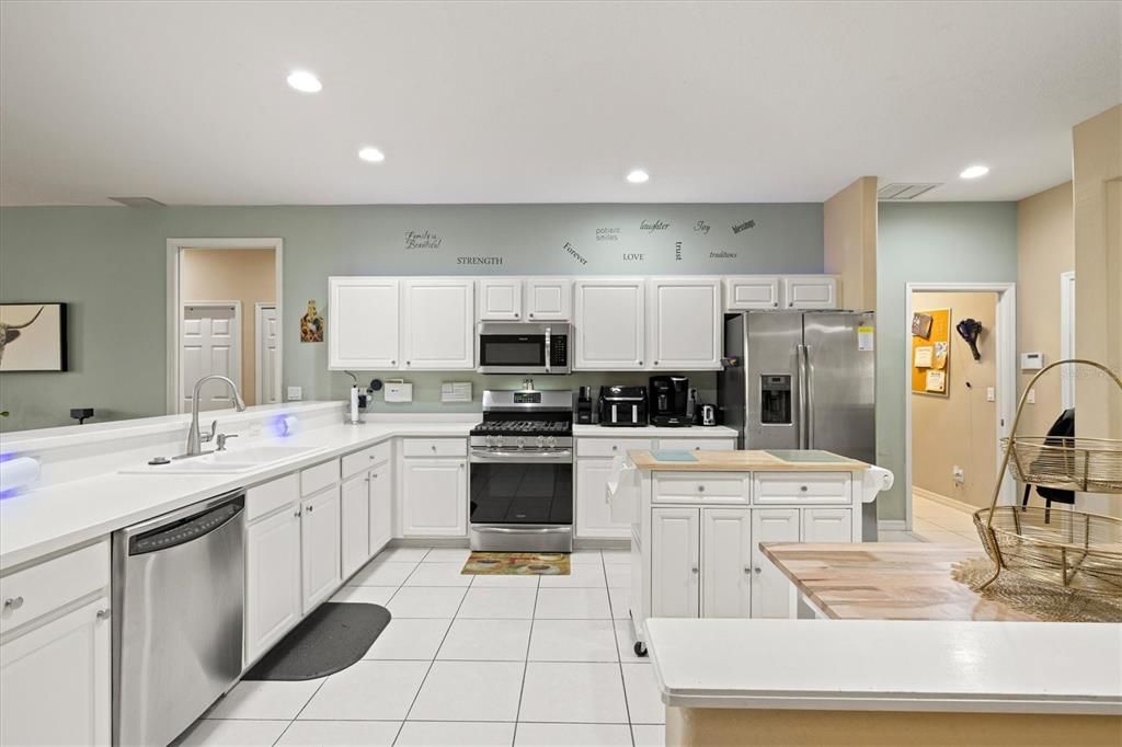 For Sale: $600,000 (4 beds, 2 baths, 2171 Square Feet)