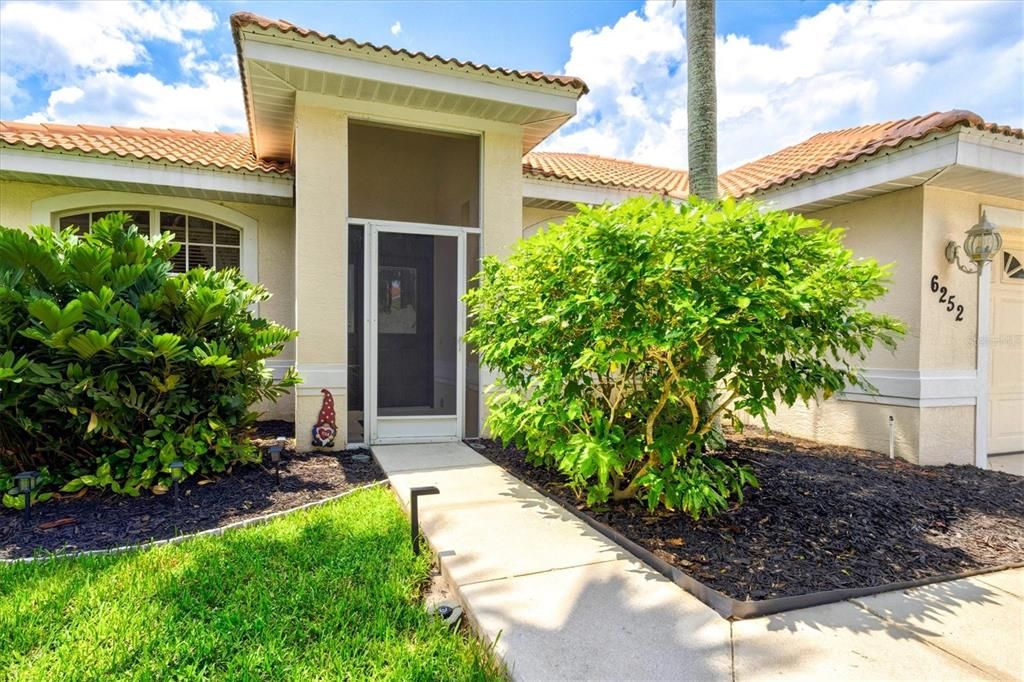 For Sale: $600,000 (4 beds, 2 baths, 2171 Square Feet)