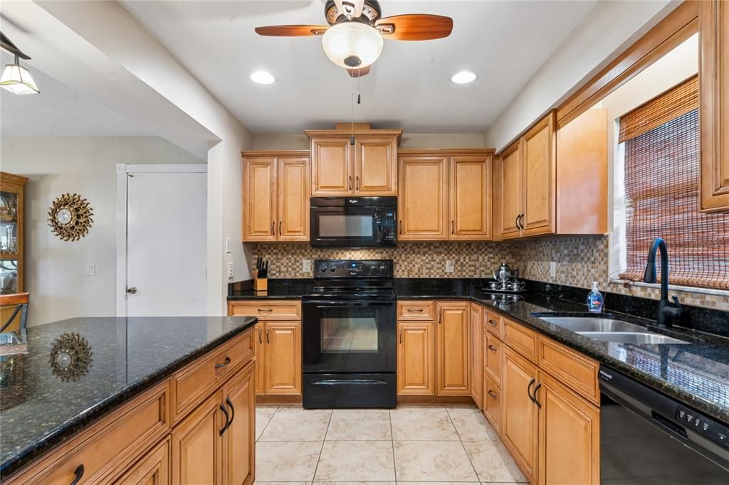 For Sale: $324,900 (2 beds, 2 baths, 1680 Square Feet)