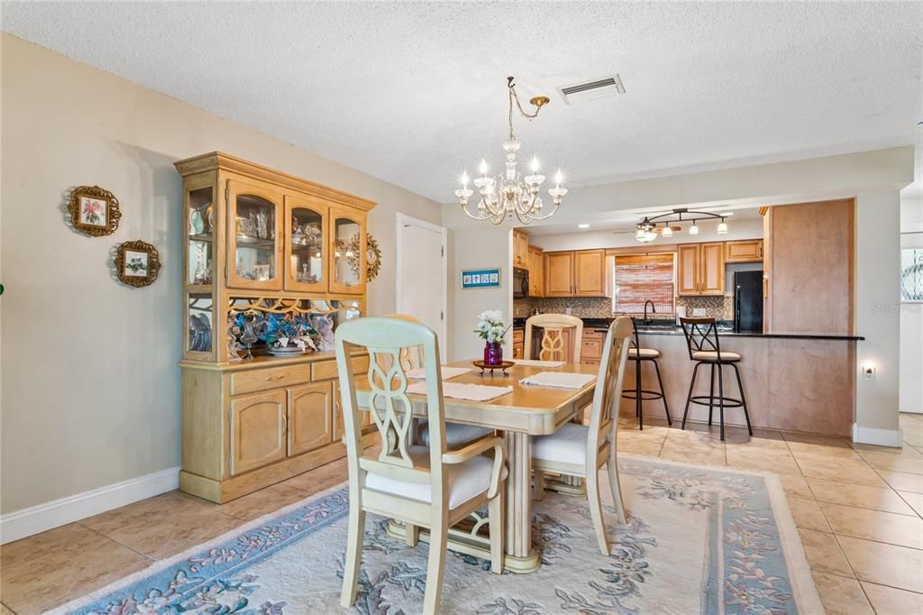 For Sale: $324,900 (2 beds, 2 baths, 1680 Square Feet)