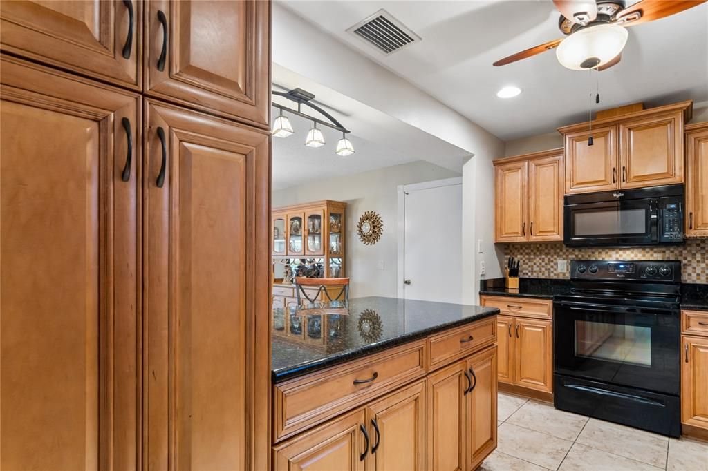 For Sale: $324,900 (2 beds, 2 baths, 1680 Square Feet)