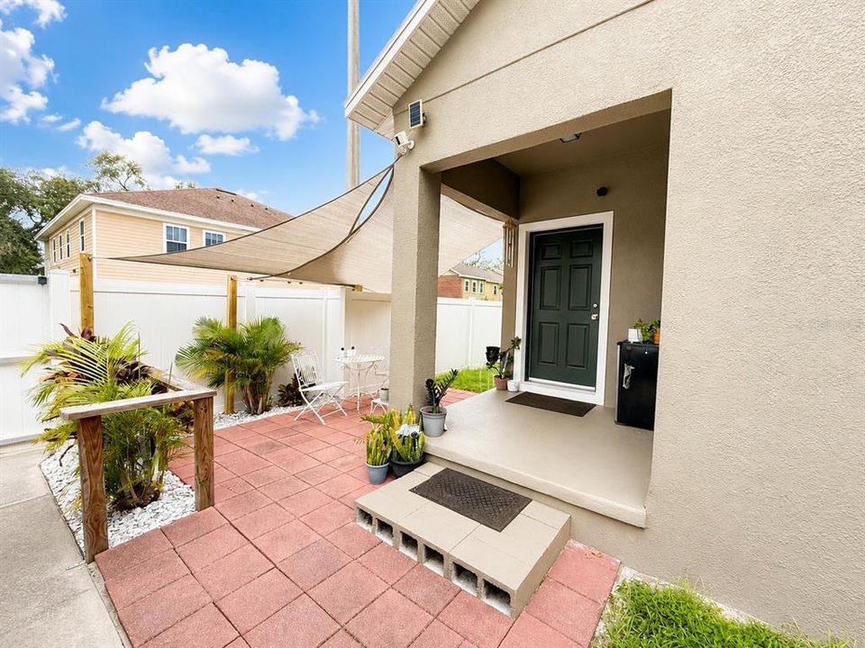 For Rent: $3,000 (4 beds, 2 baths, 1408 Square Feet)