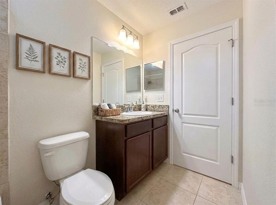 En Venta: $396,900 (4 camas, 2 baños, 2441 Pies cuadrados)