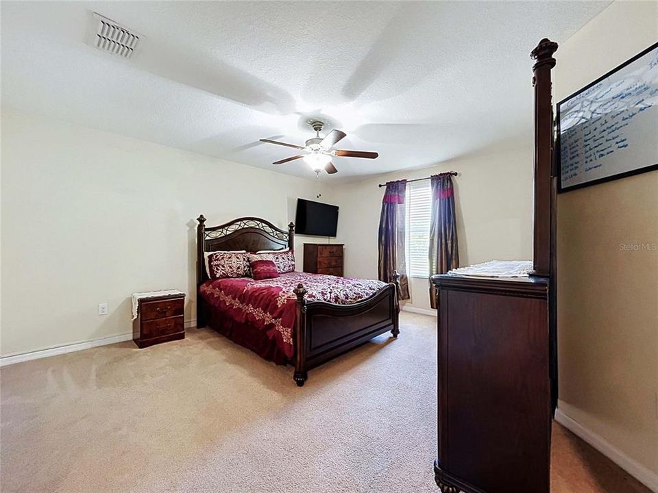 En Venta: $396,900 (4 camas, 2 baños, 2441 Pies cuadrados)