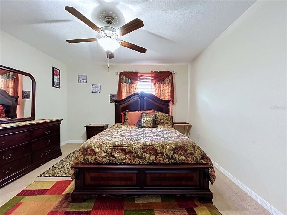 En Venta: $396,900 (4 camas, 2 baños, 2441 Pies cuadrados)