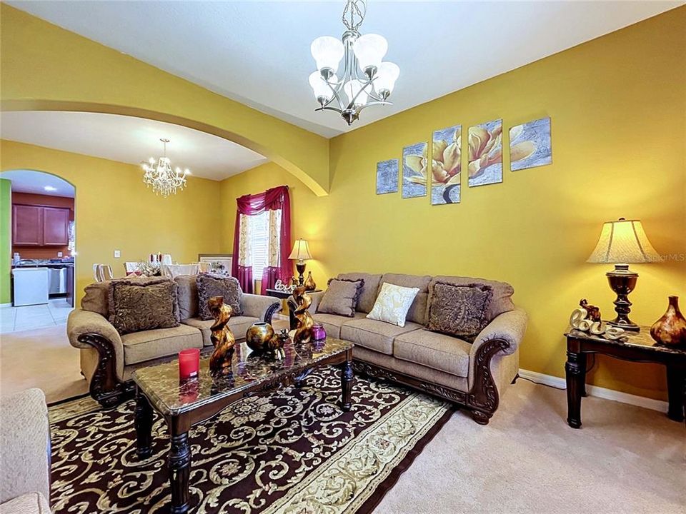 En Venta: $396,900 (4 camas, 2 baños, 2441 Pies cuadrados)