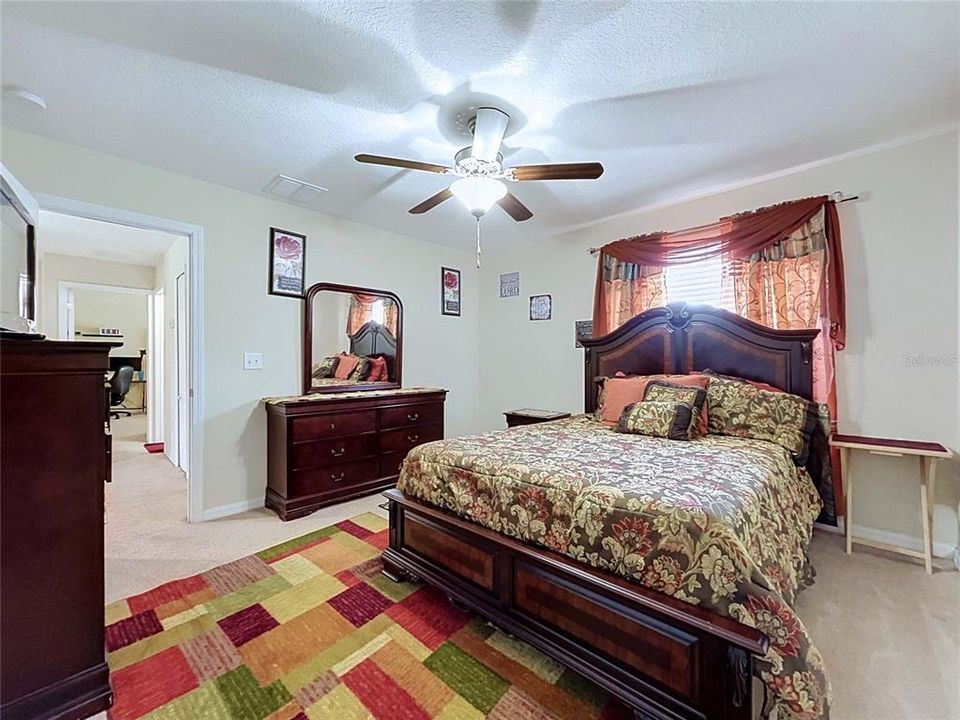 En Venta: $396,900 (4 camas, 2 baños, 2441 Pies cuadrados)