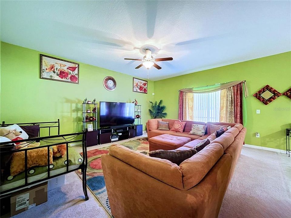 En Venta: $396,900 (4 camas, 2 baños, 2441 Pies cuadrados)