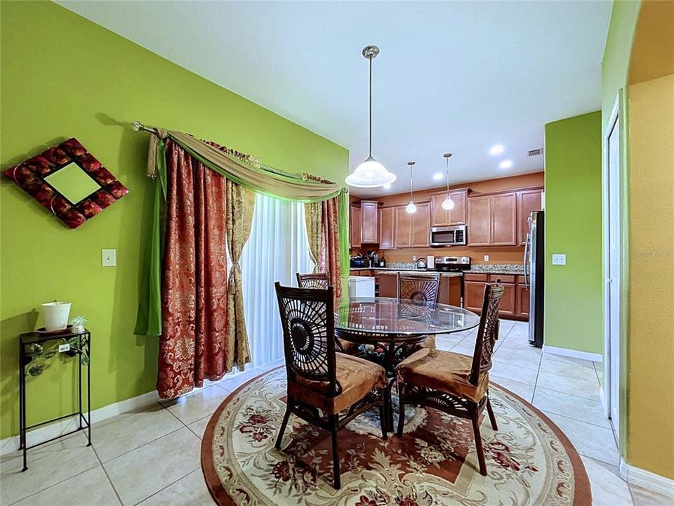 En Venta: $396,900 (4 camas, 2 baños, 2441 Pies cuadrados)