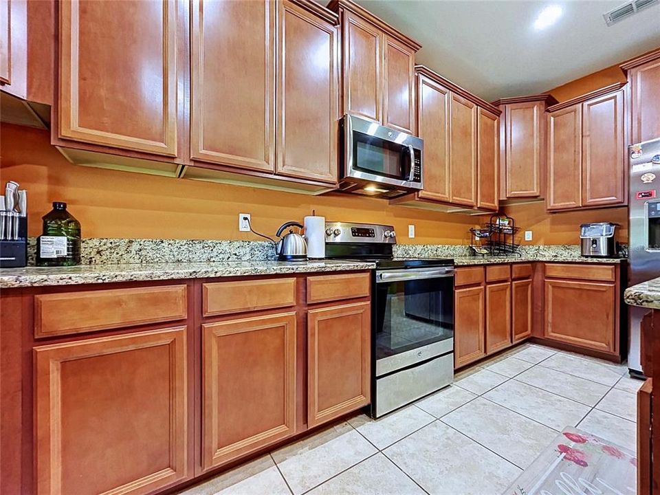En Venta: $396,900 (4 camas, 2 baños, 2441 Pies cuadrados)
