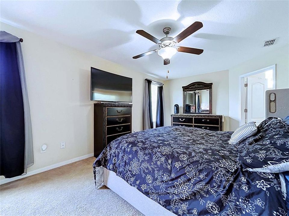 En Venta: $396,900 (4 camas, 2 baños, 2441 Pies cuadrados)
