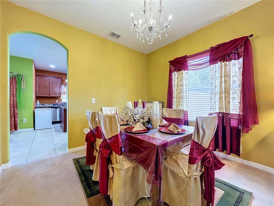 En Venta: $396,900 (4 camas, 2 baños, 2441 Pies cuadrados)