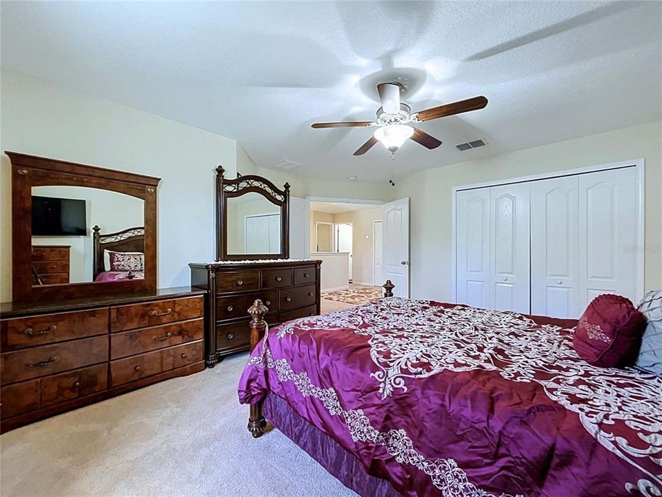 En Venta: $396,900 (4 camas, 2 baños, 2441 Pies cuadrados)