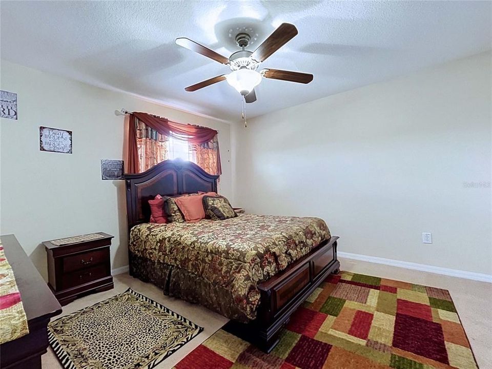 En Venta: $396,900 (4 camas, 2 baños, 2441 Pies cuadrados)