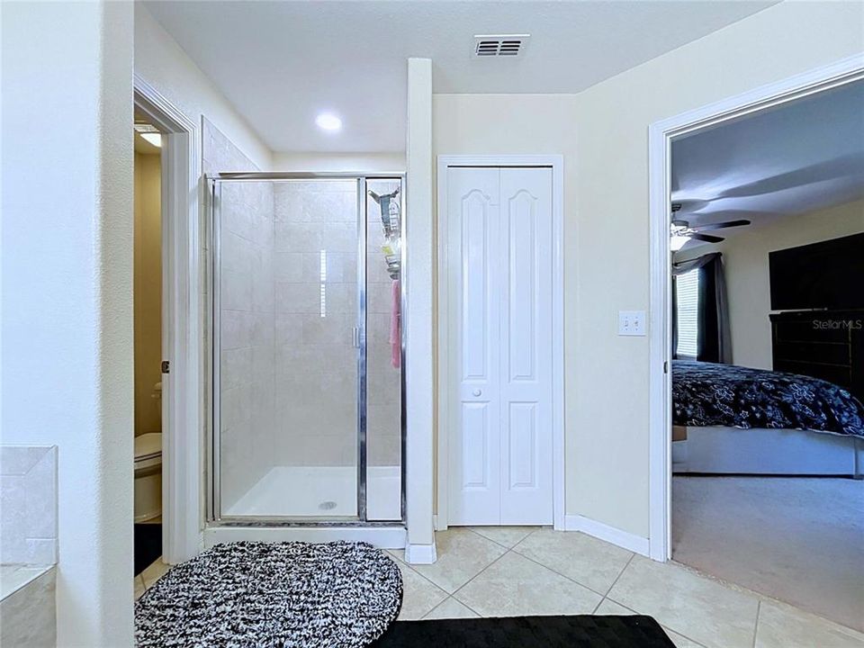 En Venta: $396,900 (4 camas, 2 baños, 2441 Pies cuadrados)