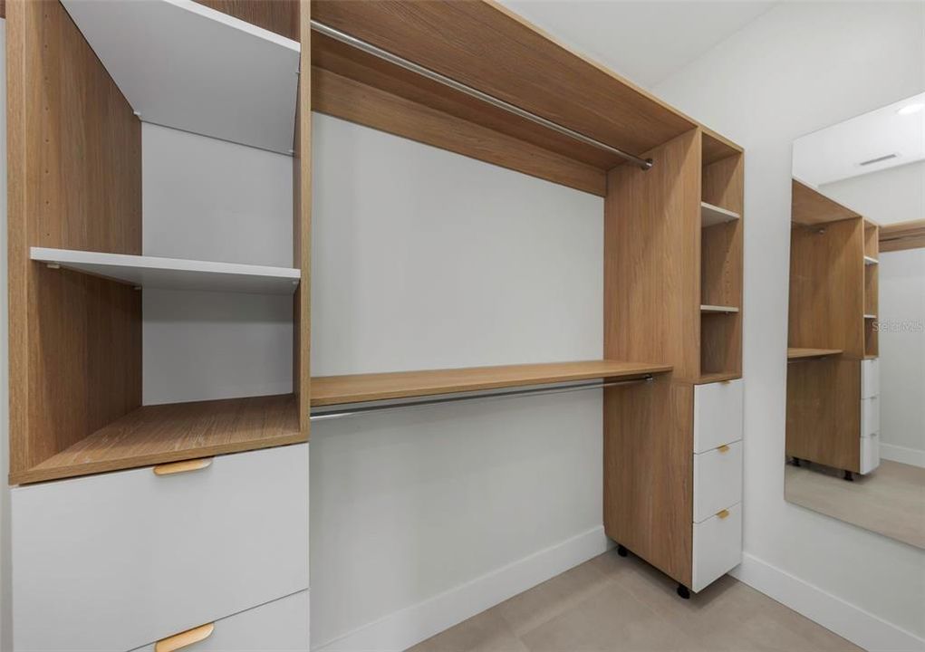 En Venta: $995,000 (4 camas, 3 baños, 2708 Pies cuadrados)