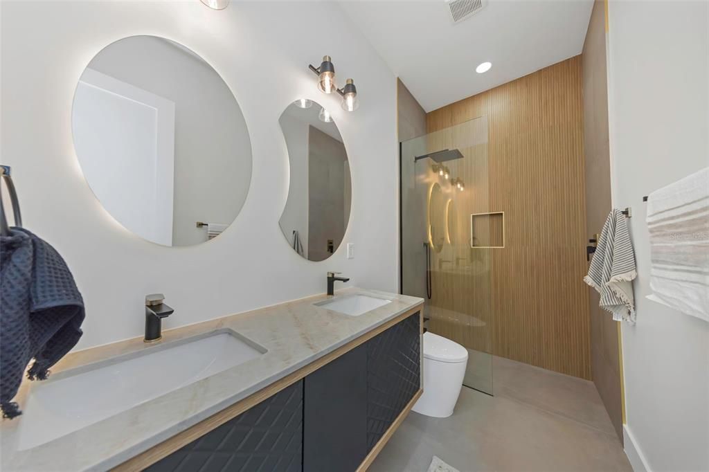 En Venta: $995,000 (4 camas, 3 baños, 2708 Pies cuadrados)