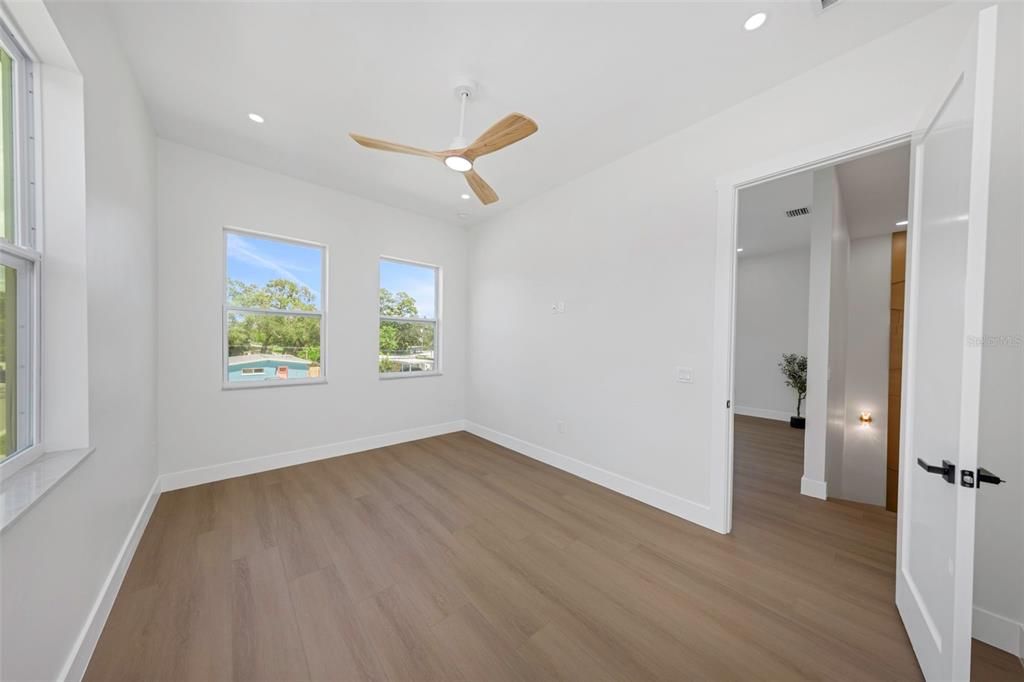 En Venta: $995,000 (4 camas, 3 baños, 2708 Pies cuadrados)