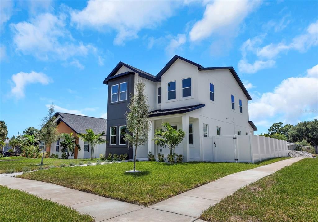 En Venta: $995,000 (4 camas, 3 baños, 2708 Pies cuadrados)