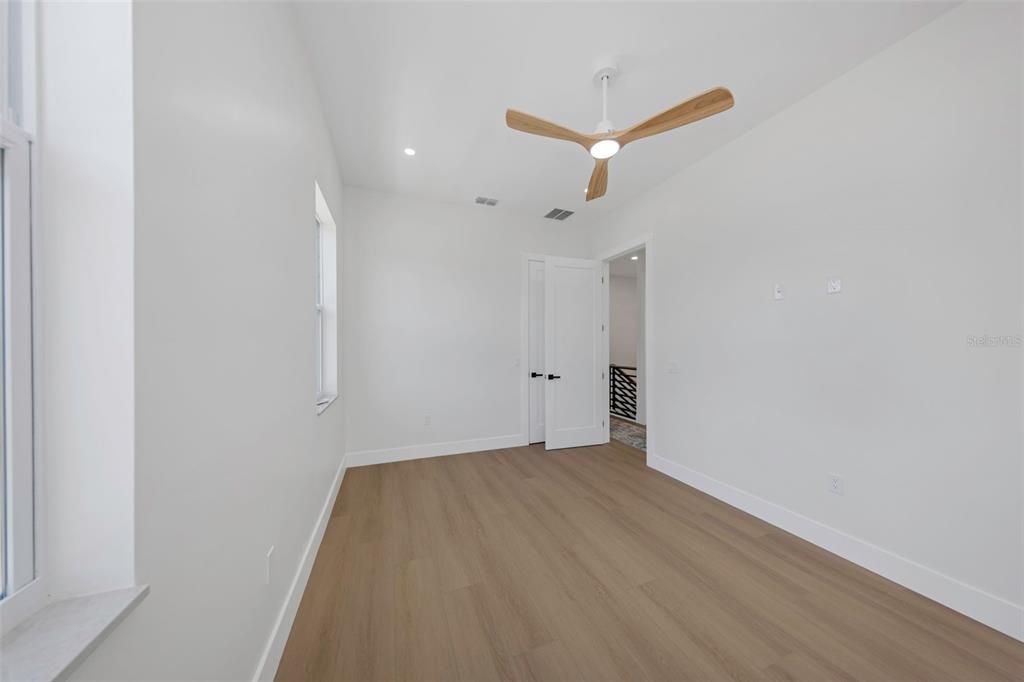 En Venta: $995,000 (4 camas, 3 baños, 2708 Pies cuadrados)