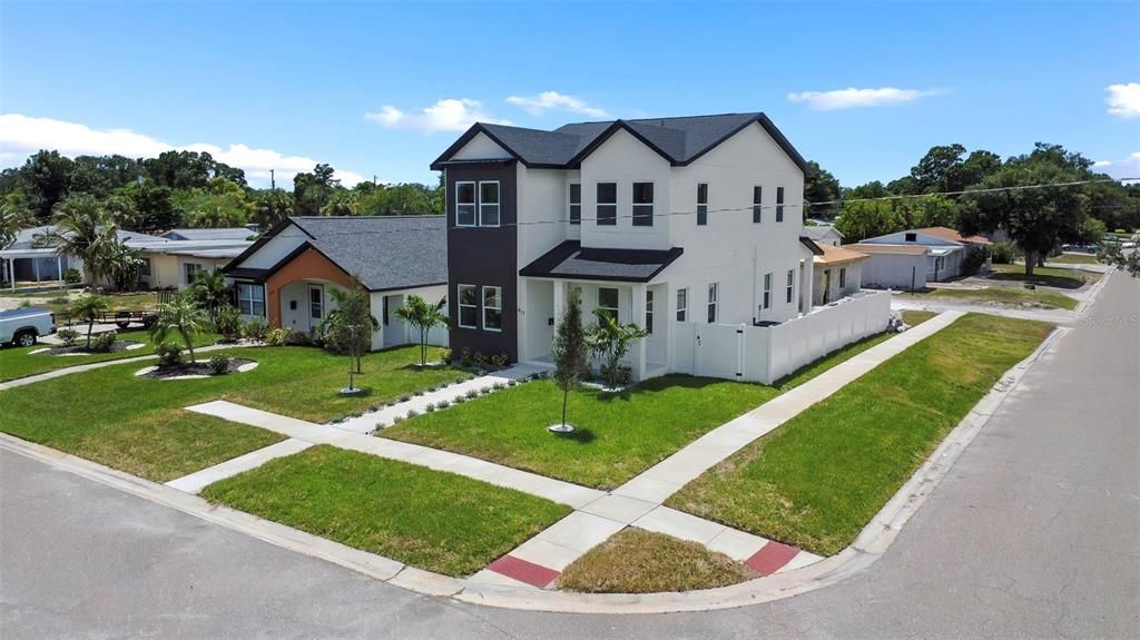 En Venta: $995,000 (4 camas, 3 baños, 2708 Pies cuadrados)