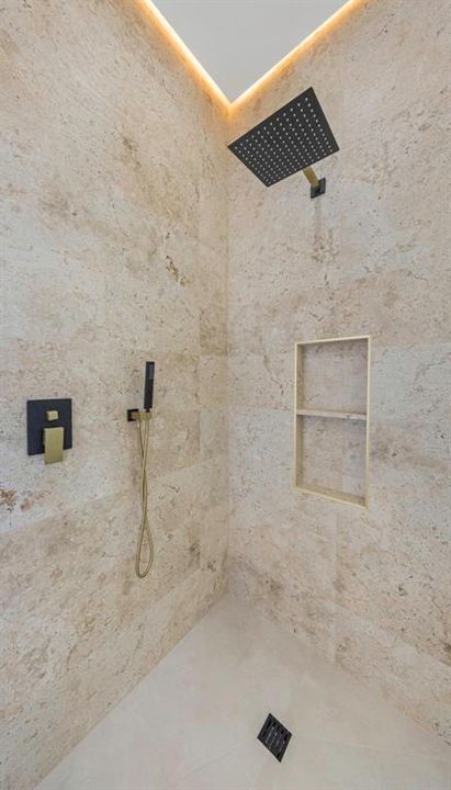 En Venta: $995,000 (4 camas, 3 baños, 2708 Pies cuadrados)