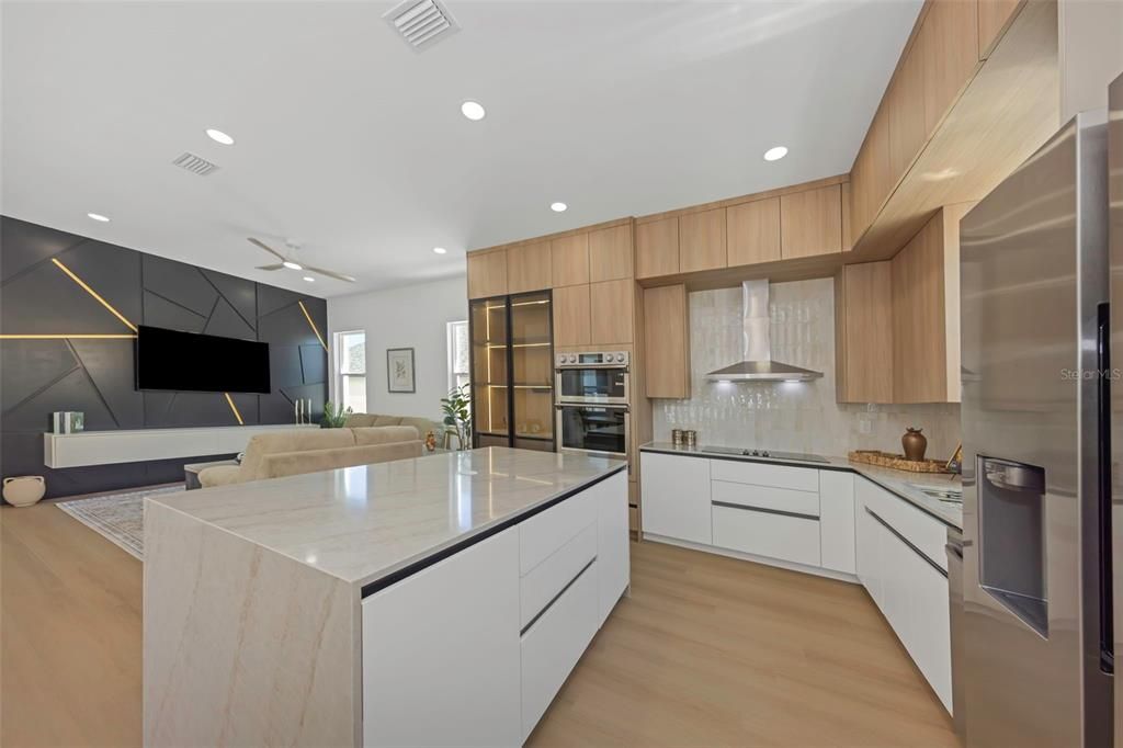 En Venta: $995,000 (4 camas, 3 baños, 2708 Pies cuadrados)