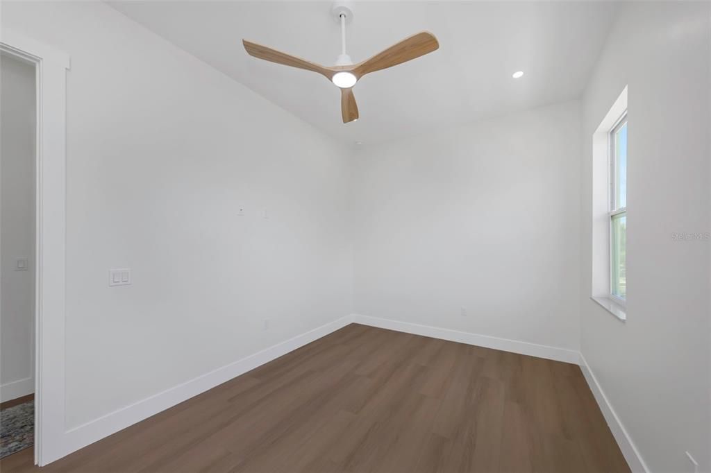 En Venta: $995,000 (4 camas, 3 baños, 2708 Pies cuadrados)