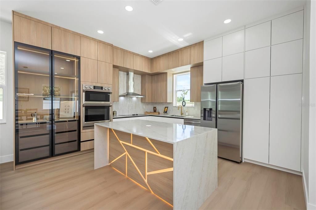 En Venta: $995,000 (4 camas, 3 baños, 2708 Pies cuadrados)