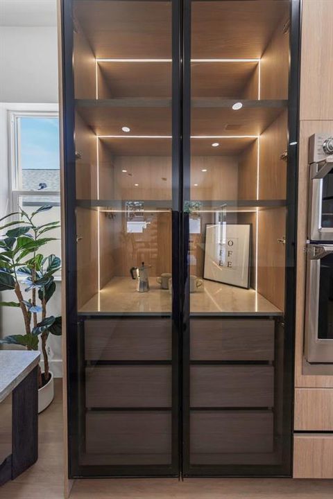 En Venta: $995,000 (4 camas, 3 baños, 2708 Pies cuadrados)