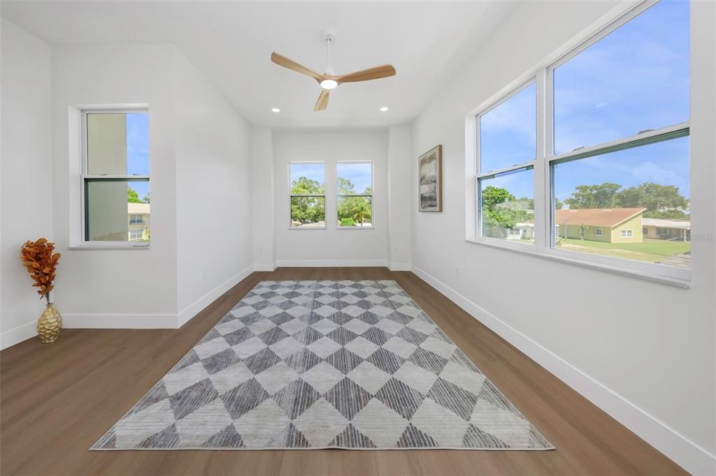 En Venta: $995,000 (4 camas, 3 baños, 2708 Pies cuadrados)