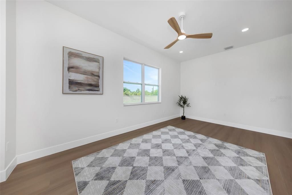 En Venta: $995,000 (4 camas, 3 baños, 2708 Pies cuadrados)