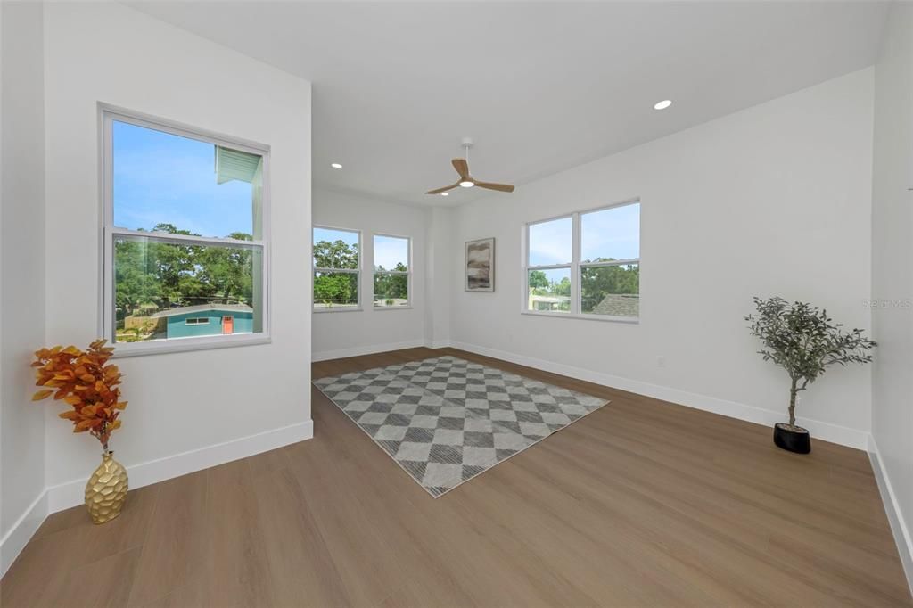 En Venta: $995,000 (4 camas, 3 baños, 2708 Pies cuadrados)
