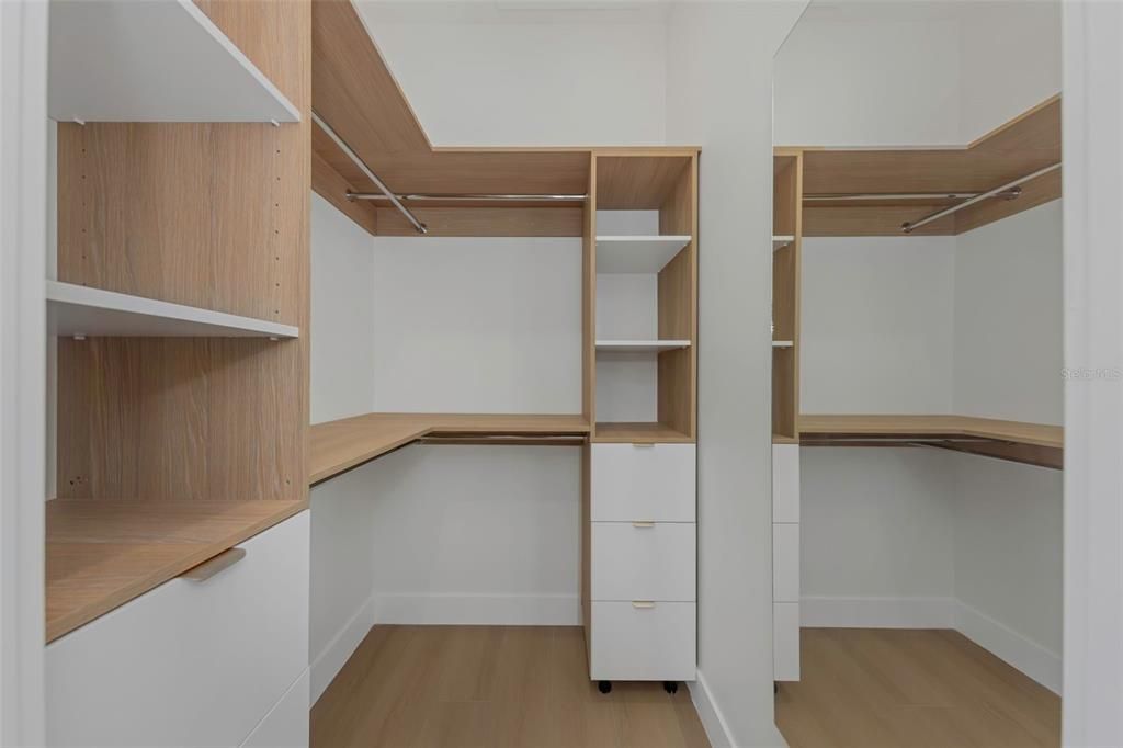 En Venta: $995,000 (4 camas, 3 baños, 2708 Pies cuadrados)