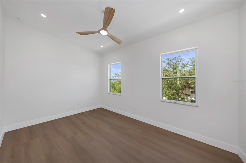 En Venta: $995,000 (4 camas, 3 baños, 2708 Pies cuadrados)