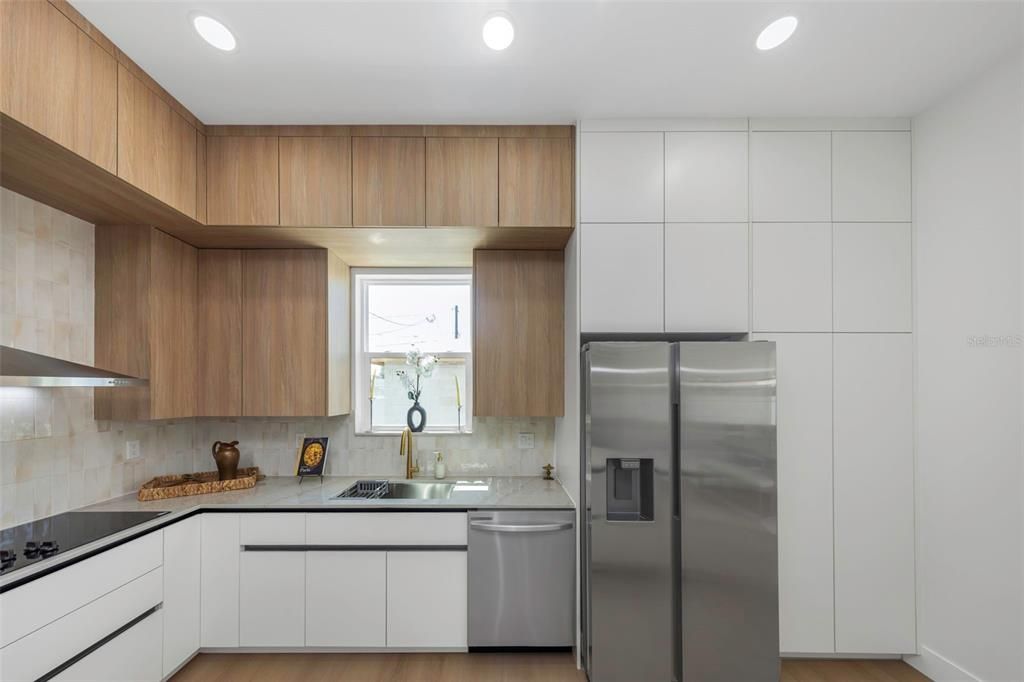En Venta: $995,000 (4 camas, 3 baños, 2708 Pies cuadrados)
