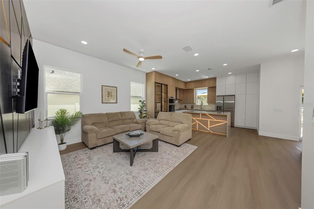 En Venta: $995,000 (4 camas, 3 baños, 2708 Pies cuadrados)