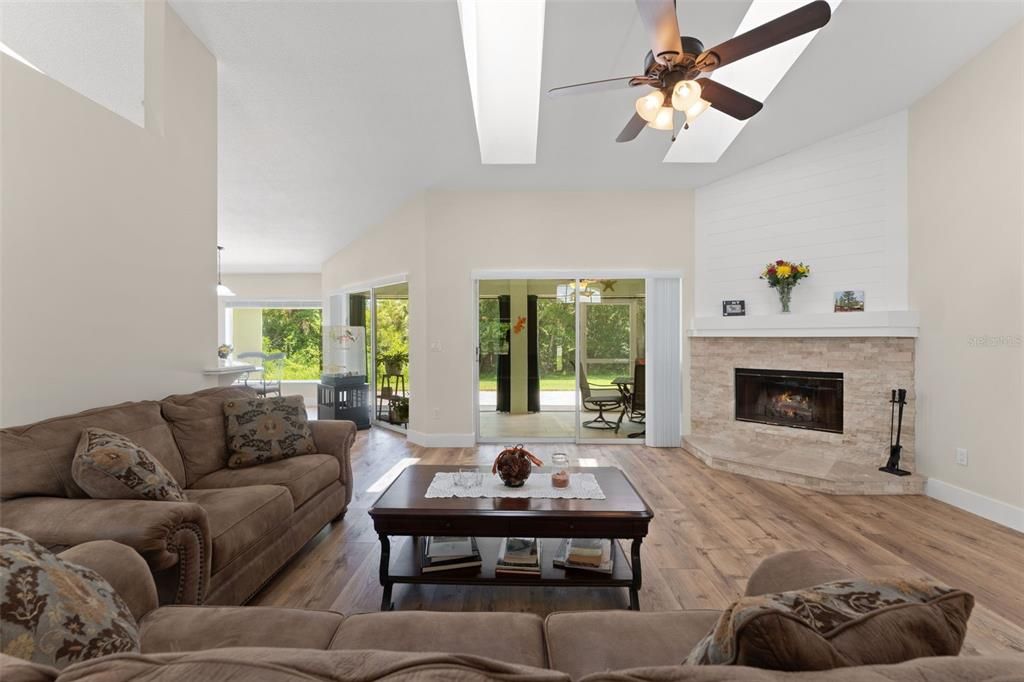For Sale: $545,000 (3 beds, 2 baths, 2008 Square Feet)