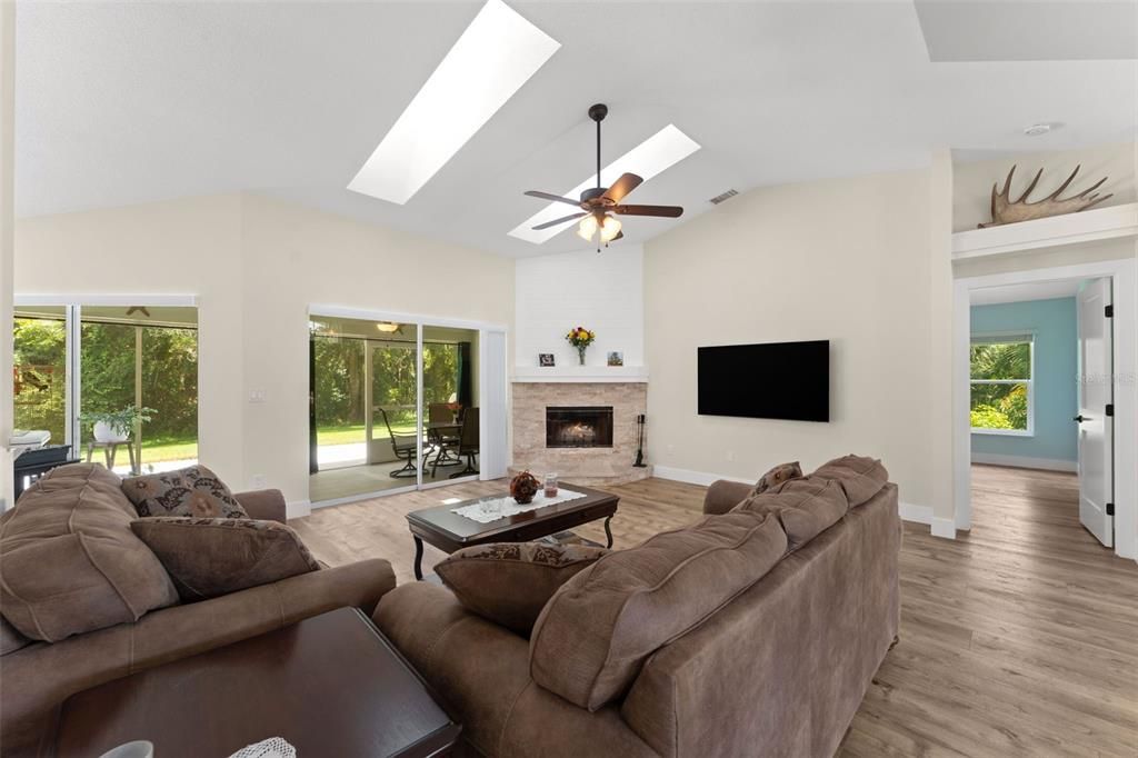 For Sale: $545,000 (3 beds, 2 baths, 2008 Square Feet)