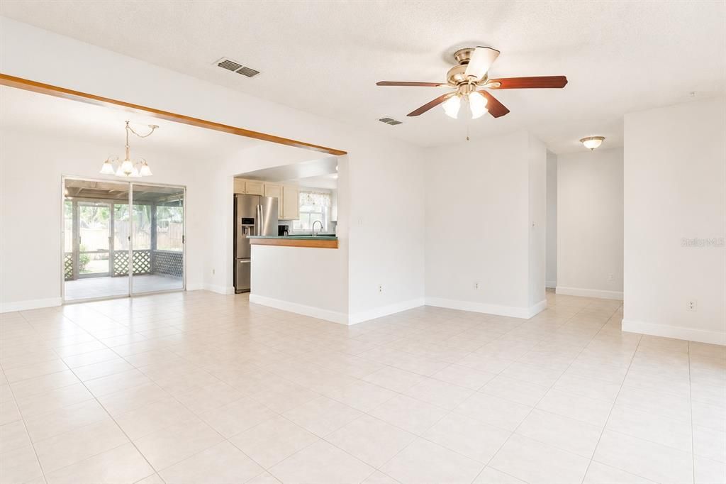 For Rent: $2,700 (5 beds, 4 baths, 2000 Square Feet)