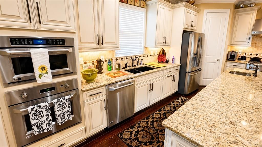 For Rent: $8,500 (3 beds, 3 baths, 2270 Square Feet)