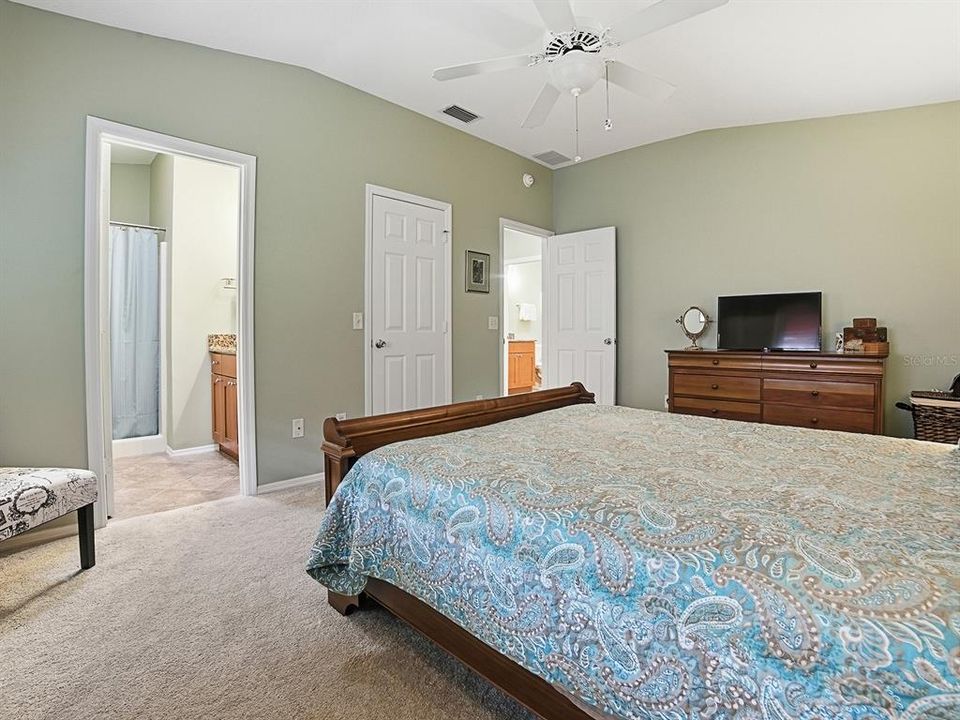 For Sale: $284,900 (2 beds, 2 baths, 1186 Square Feet)