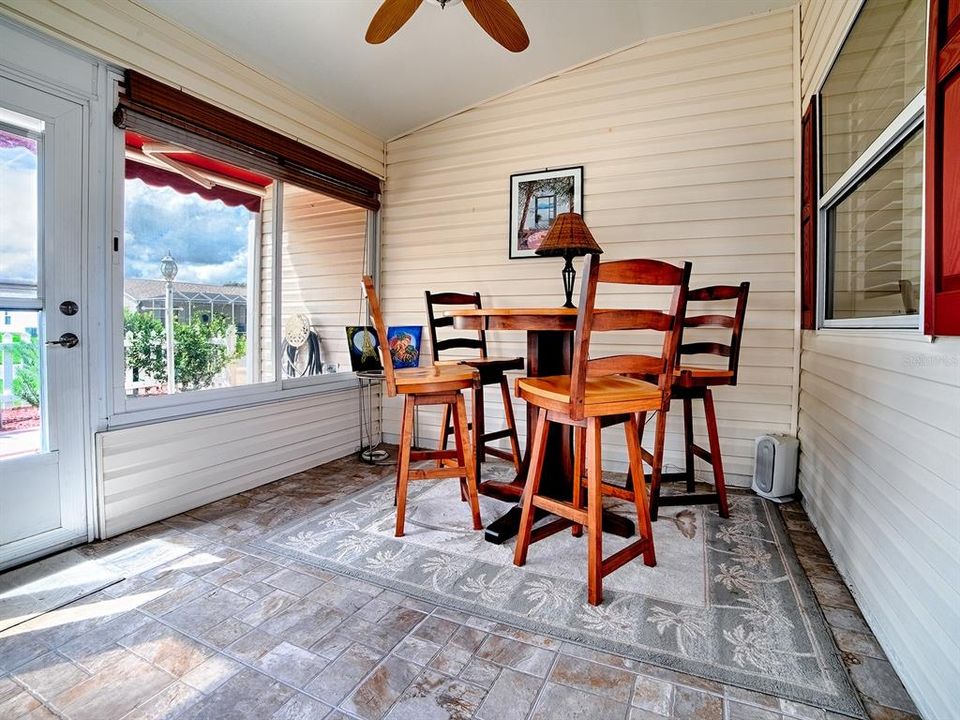 For Sale: $284,900 (2 beds, 2 baths, 1186 Square Feet)