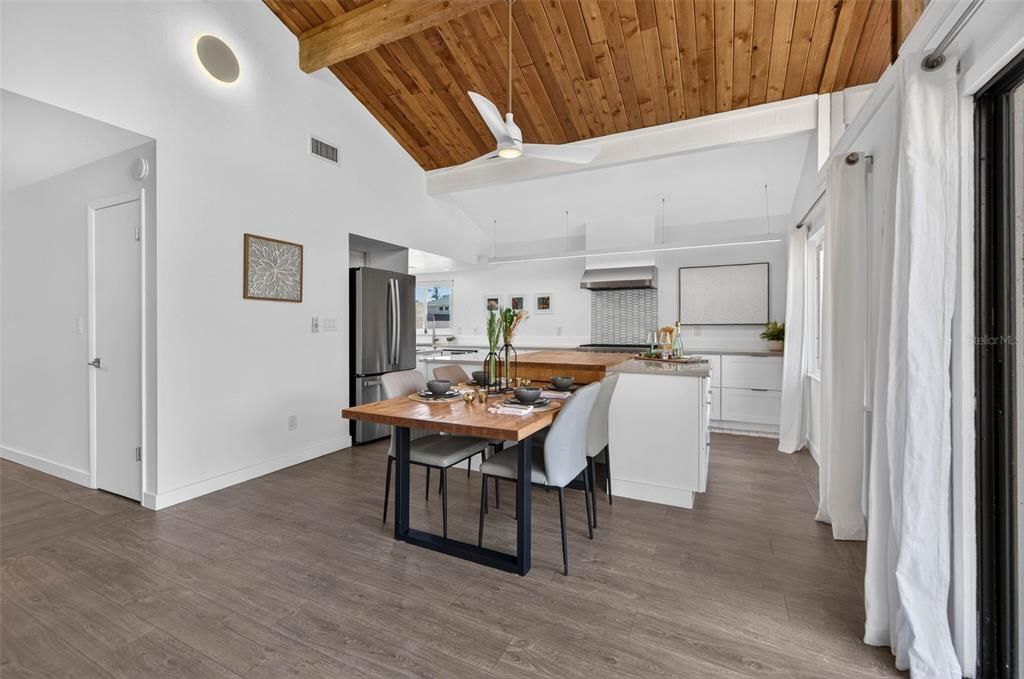 En Venta: $798,000 (4 camas, 3 baños, 2088 Pies cuadrados)