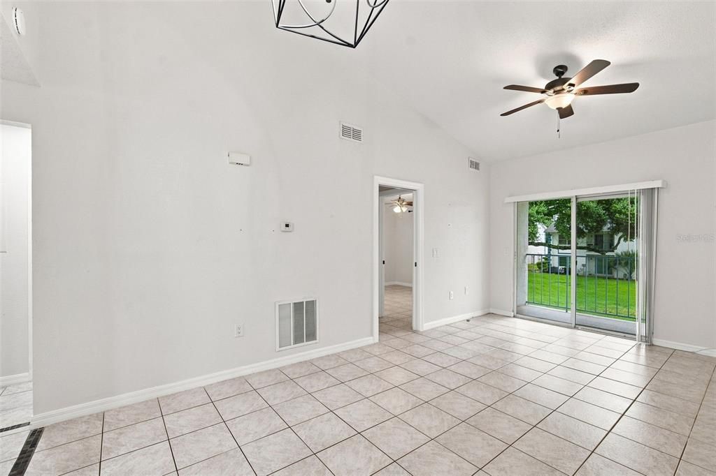 For Sale: $179,900 (2 beds, 2 baths, 879 Square Feet)